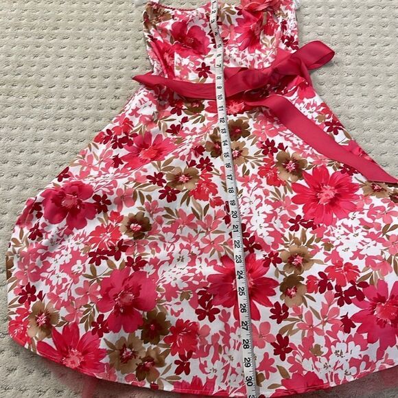 Suzy Shier Floral Dress, Size Extra Small. - Picture 8 of 8